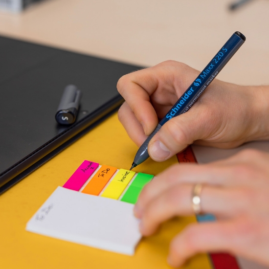 صورة أقلام شفافيات -شنيدر    Schneider pen Universal marker  Maxx 220 S