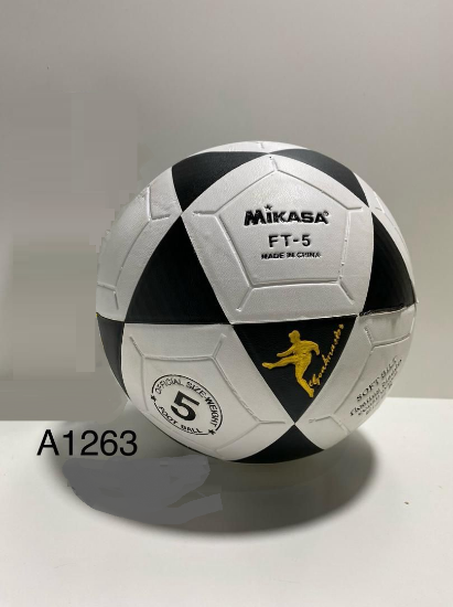 صورة كرات قدم ميكاسا ابيض