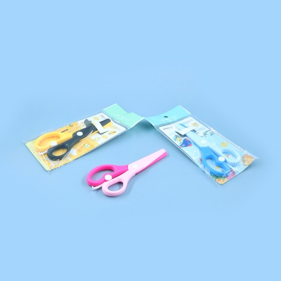 Picture of مقص أطفال بلاستيك ملون AAC025-1-61-TY-6007